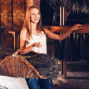 Meet your Posher, Kayla